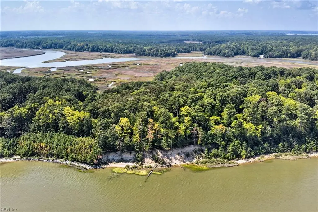 270 Lawnes Neck Drive, Smithfield, VA 23430 - #1