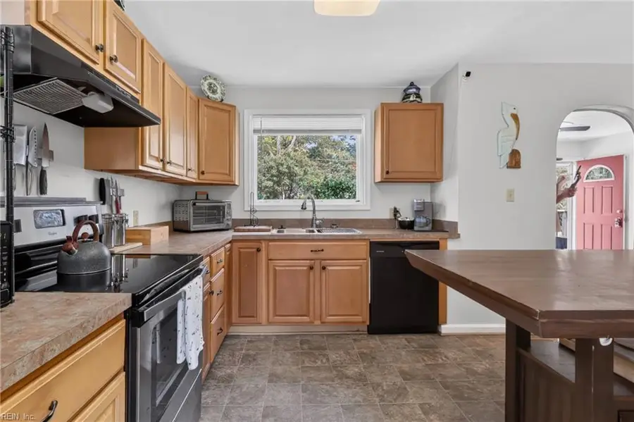 1643 Croyden Rd Road, Norfolk, VA 23503 - #3