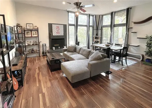 696 Mowbray Arch #830, Norfolk, VA 23507