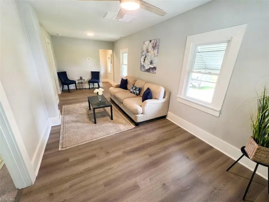 125 S 5th Street, Suffolk, VA 23434 - #2