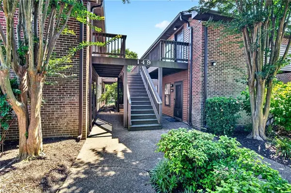 149 Windsor Castle Drive #E, Newport News, VA 23608