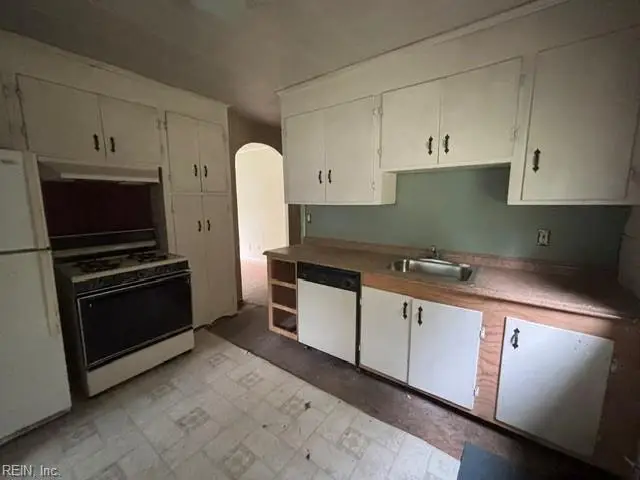262 Red Mens Hall Road, Port Haywood, VA 23138 - #2