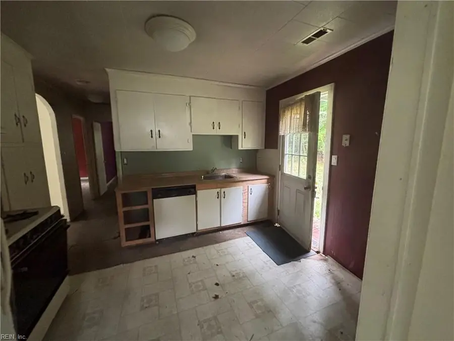 262 Red Mens Hall Road, Port Haywood, VA 23138 - #3