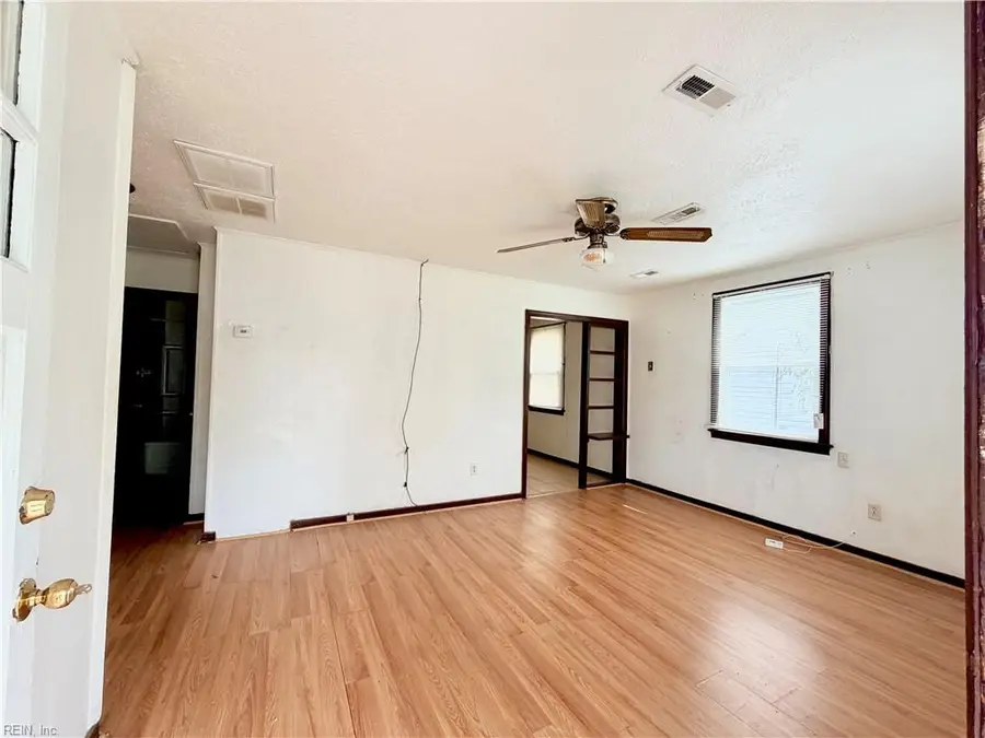 6 Crestwood Circle, Hampton, VA 23669 - #2