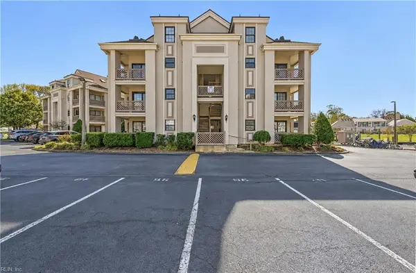 423 Harbour Point #305, Virginia Beach, VA 23451