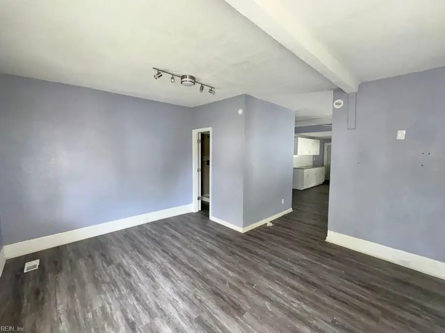 2212 Des Moines Avenue, Portsmouth, VA 23704 - #3