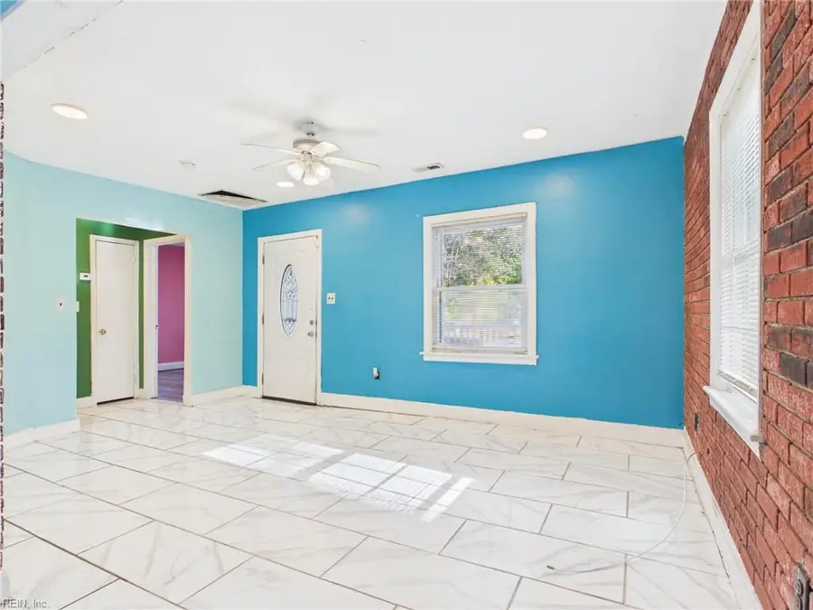 8 Clover Street, Hampton, VA 23669 - #3