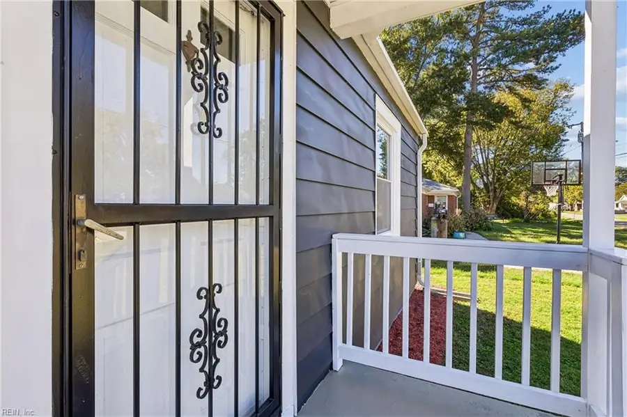 124 Chichester Avenue, Hampton, VA 23669 - #3