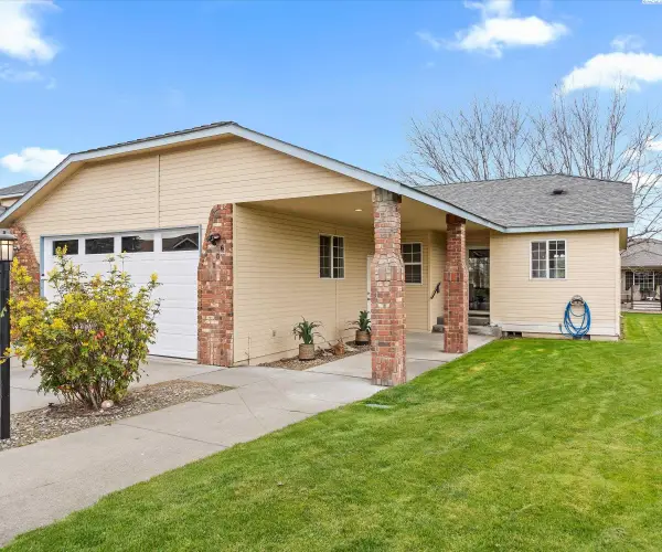 106 Tamarron Ln, Pasco, WA 99301-9999