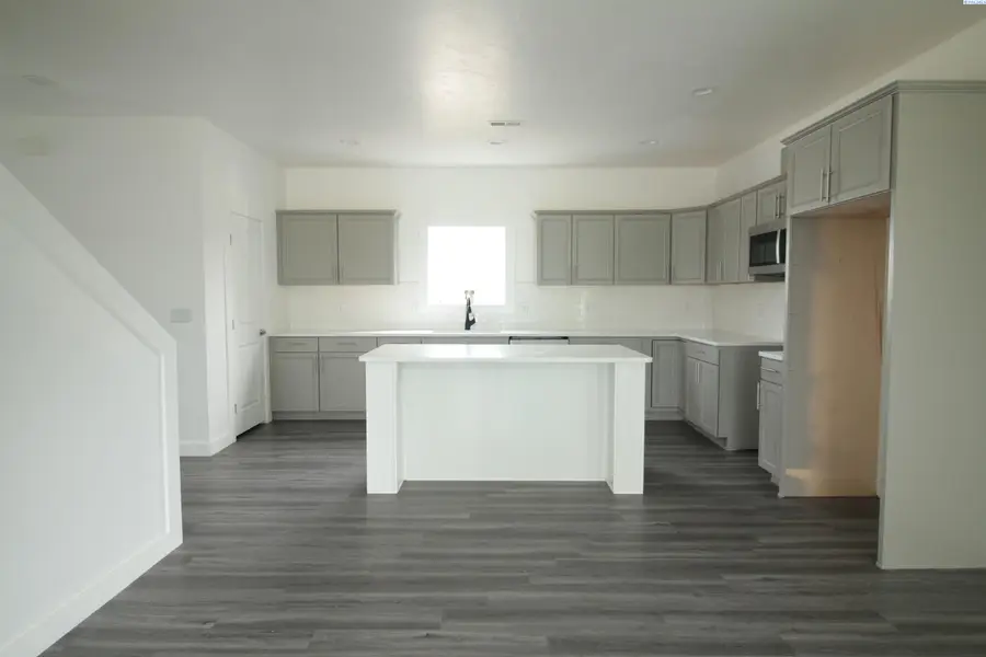 627 San Mateo Ave, Sunnyside, WA 98944 - #3