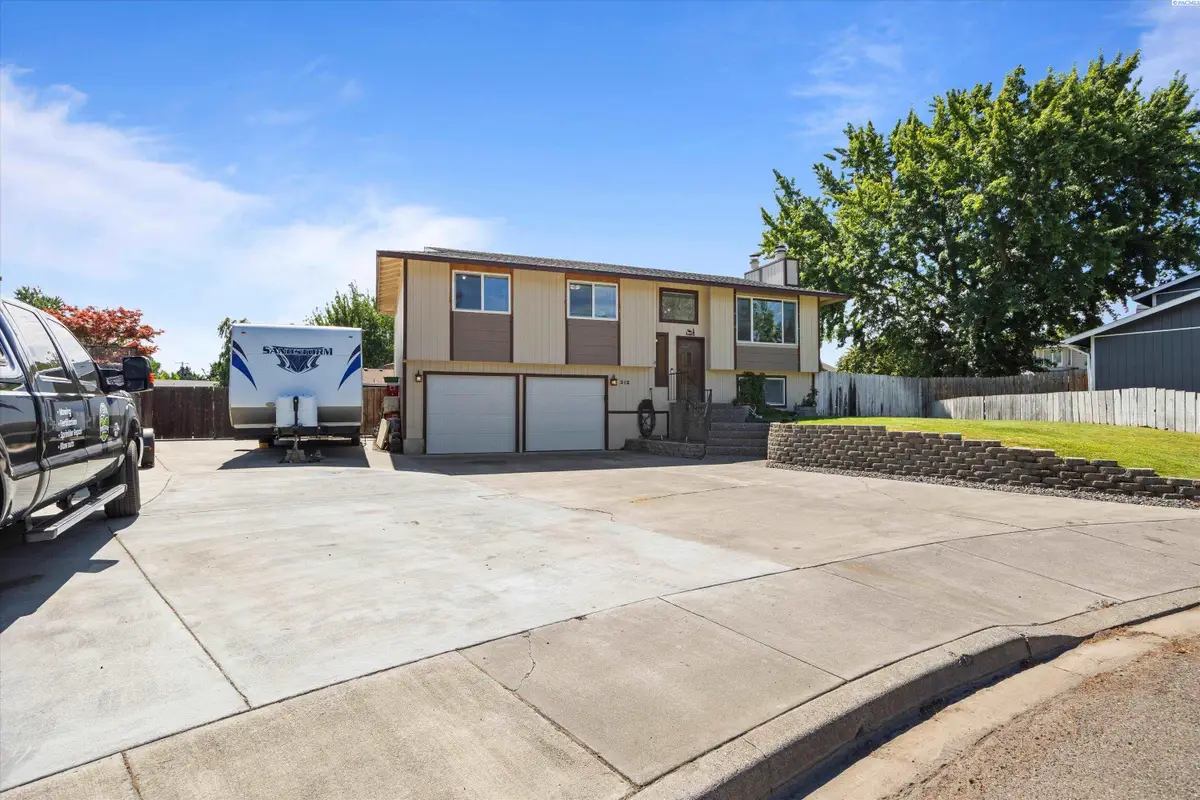 312 N Idaho. Pl, Kennewick, WA 99336 - #1