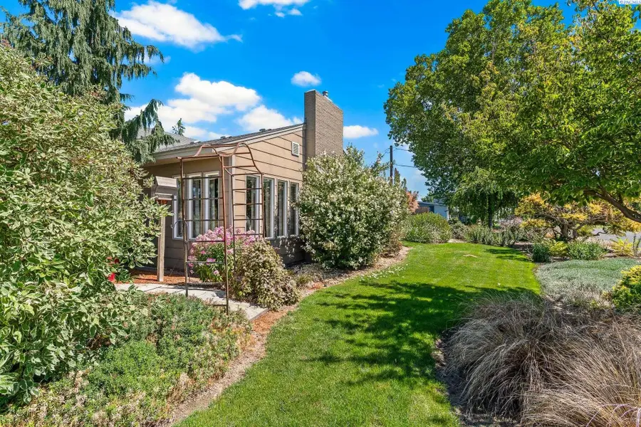 431 Wellner Rd, Outlook, WA 98938 - Image #2