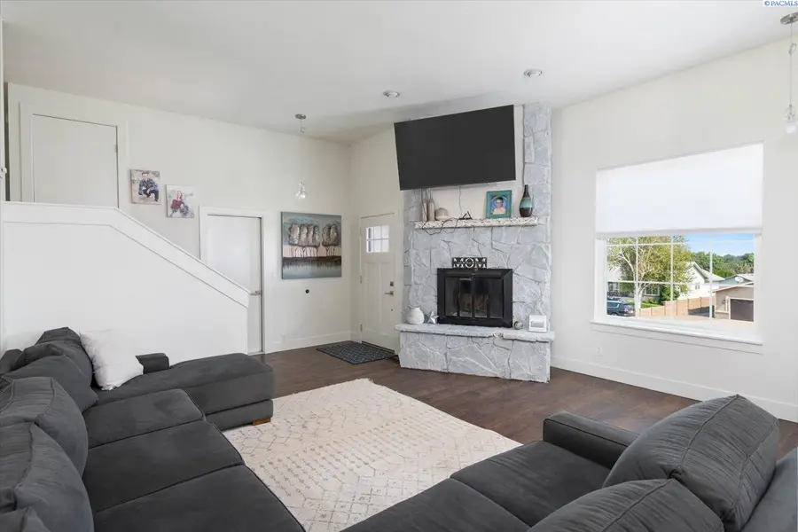 6021 W 20th Avenue, Kennewick, WA 99338 - #2