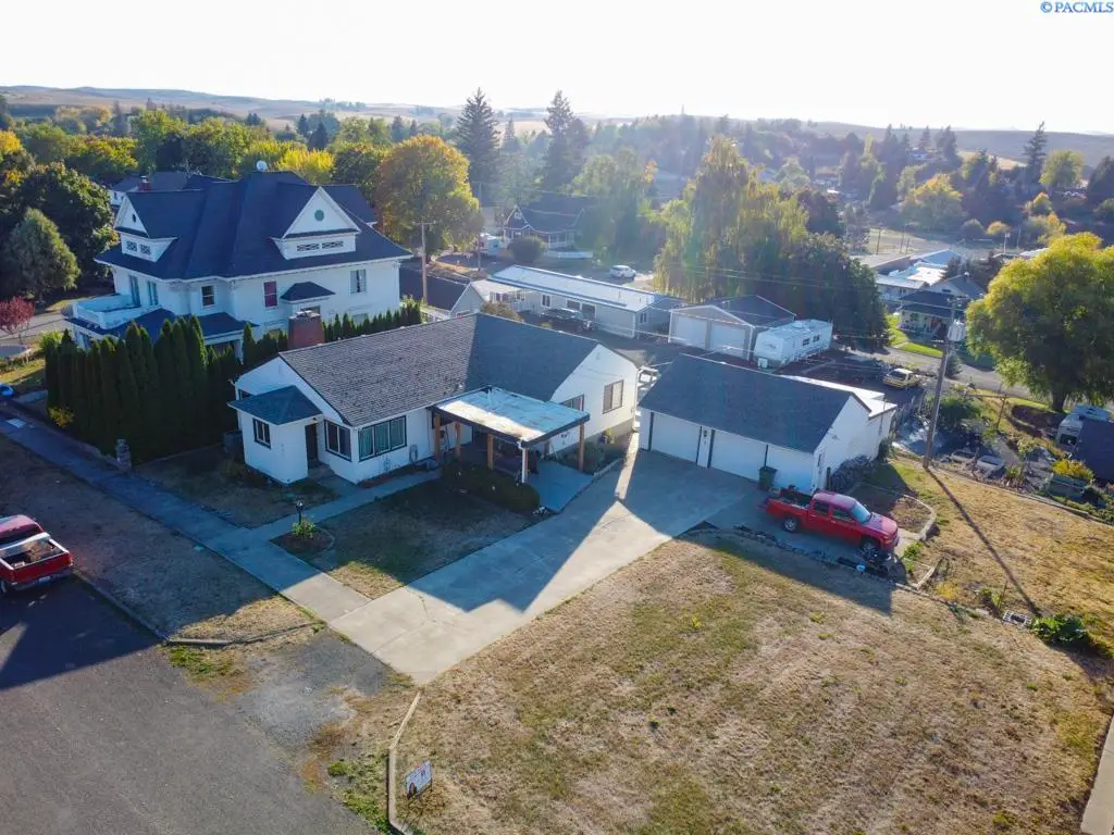 105 S Howard St, Tekoa, WA 99033 - Image #1