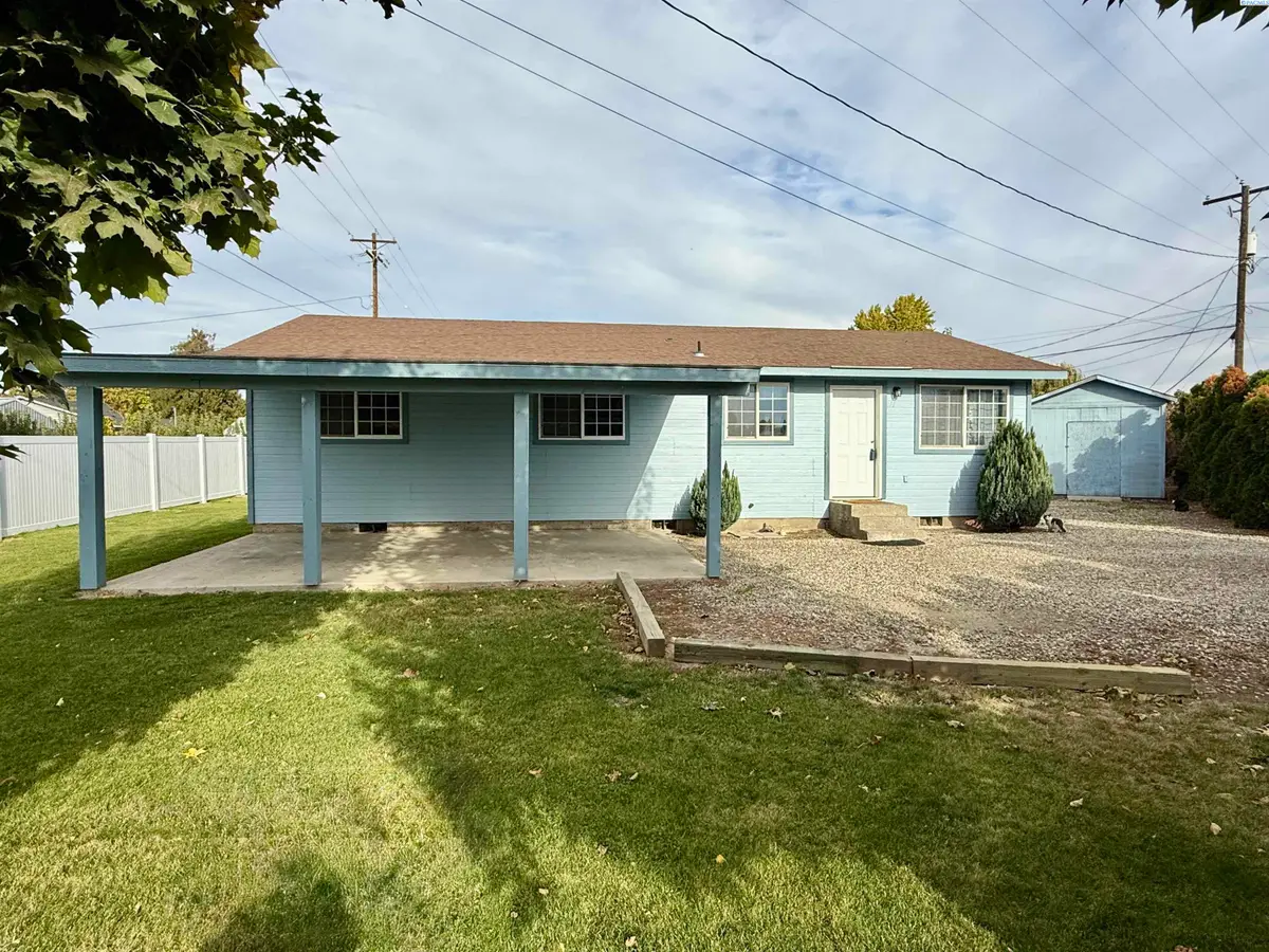 211 W First Ave, Granger, WA 98932 - Image #1