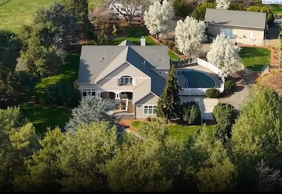 8620 W Richardson Road, Pasco, WA 99301 - Image #2