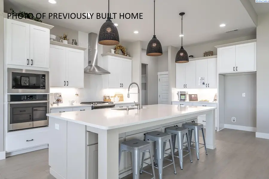 825 Thebes St, West Richland, WA 99353 - Image #2