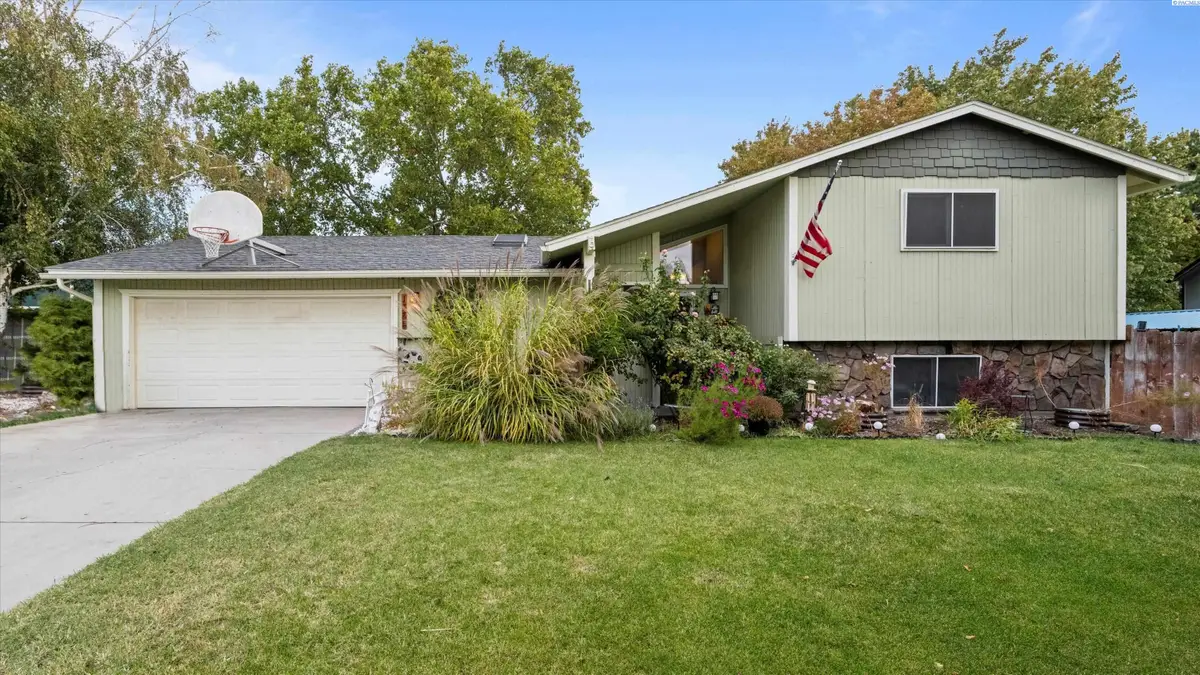 1720 Widgeon Ct, West Richland, WA 99353 - Image #1