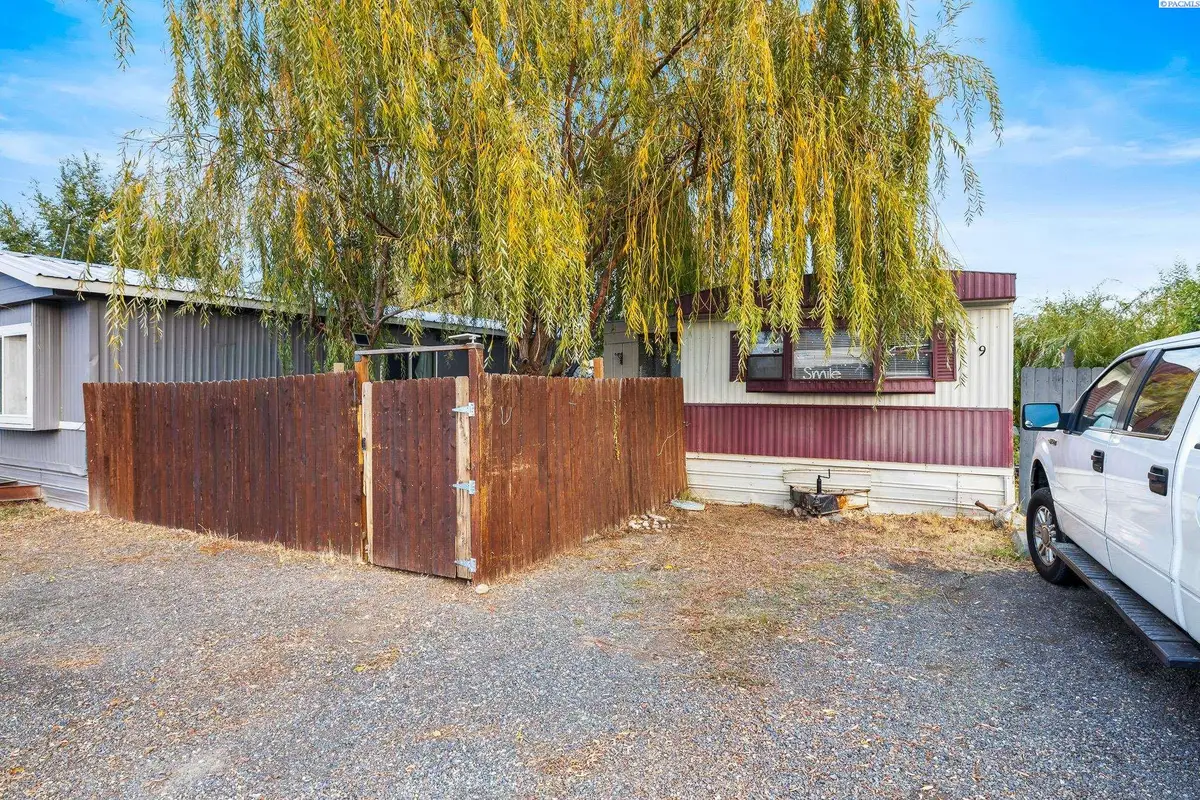 5007 W Clearwater Ave #9, Kennewick, WA 99336 - Image #1