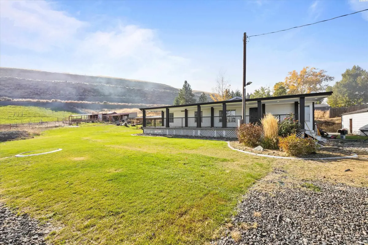 13232 N Nascar Pr Ne, Benton City, WA 99320-9571 - Image #1