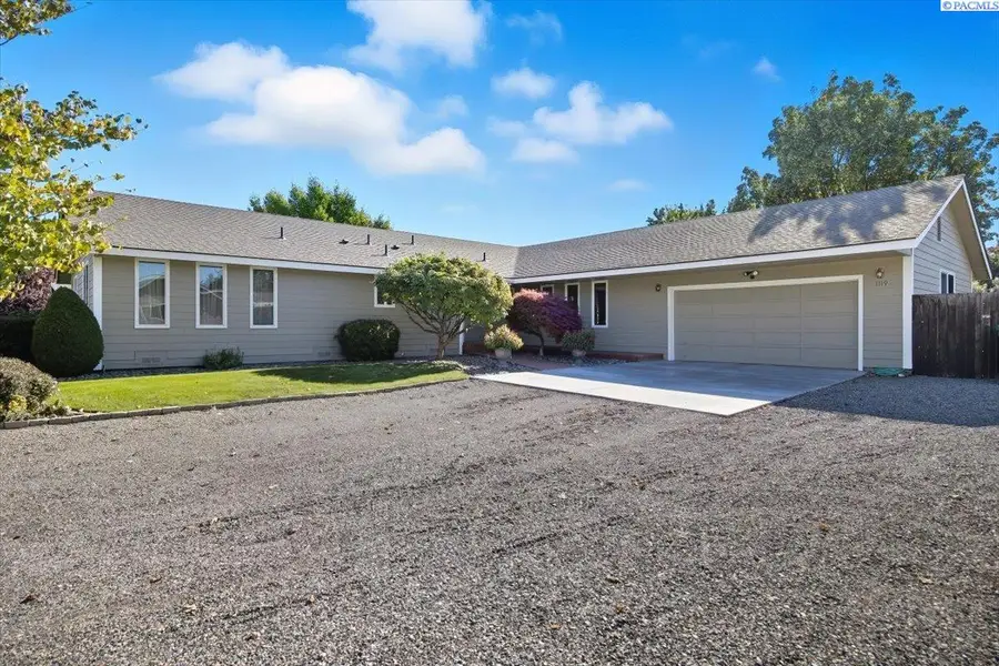 1119 S Highland Pl, Kennewick, WA 99337 - Image #2
