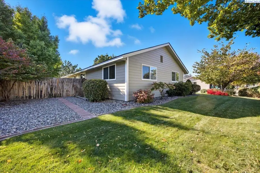 1119 S Highland Pl, Kennewick, WA 99337 - Image #3