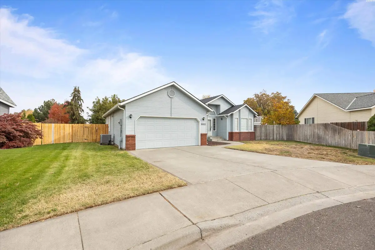 2002 W 21st Ct, Kennewick, WA 99337 - Image #1