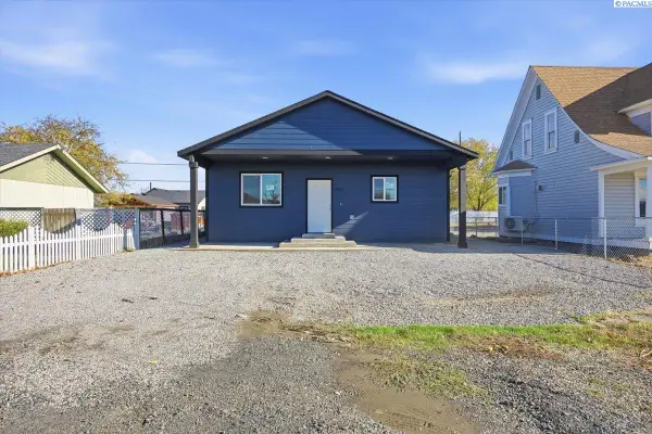 324 3rd Ave, Mabton, WA 98935