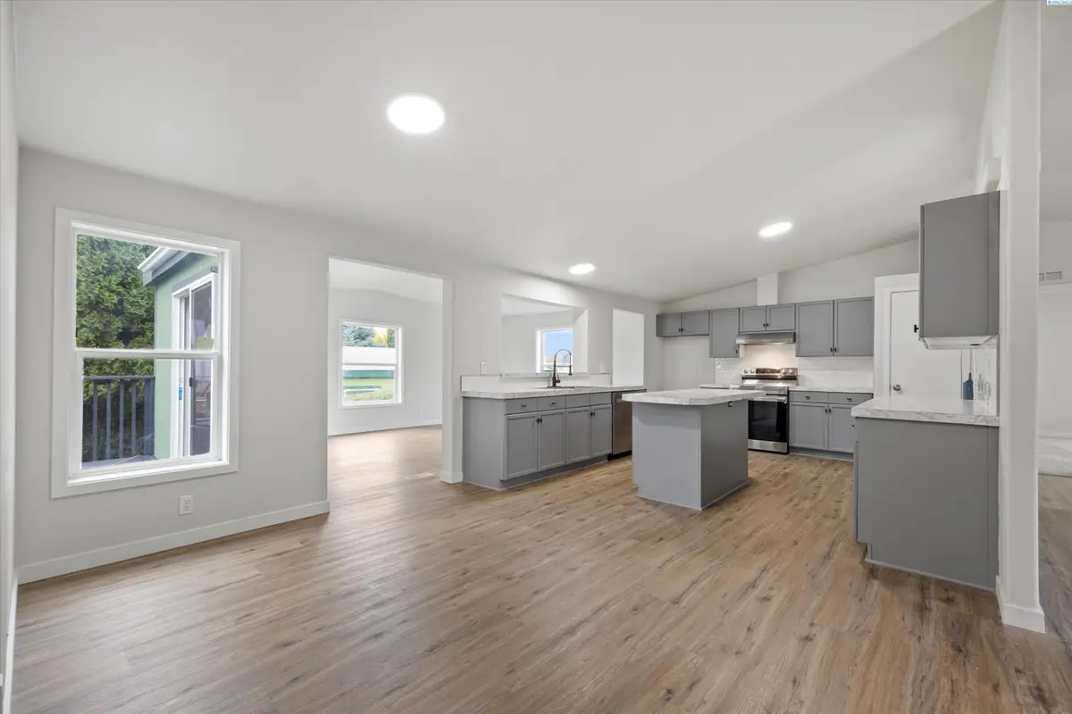 302 Tumbleweed Ct, West Richland, WA 99353 - Image #1