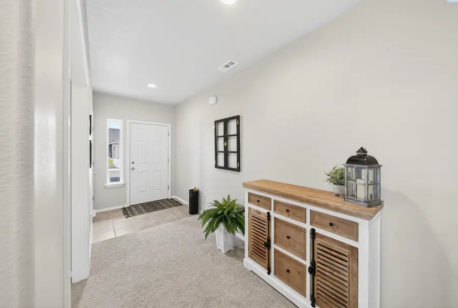 911 Bing St, Grandview, WA 98930 - Image #2