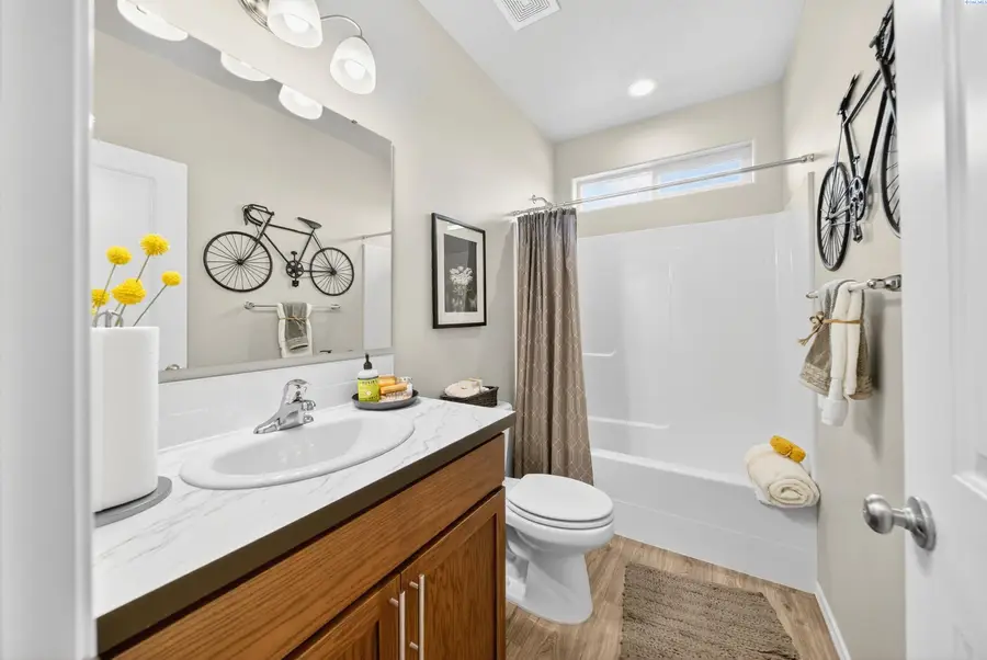 911 Bing St, Grandview, WA 98930 - Image #3