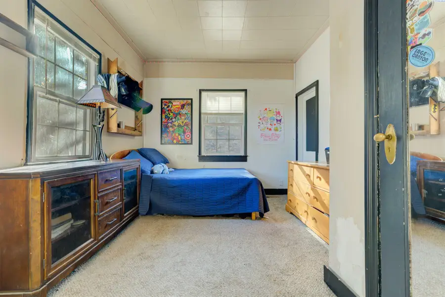 701 Crescent Ave, Sunnyside, WA 98944 - Image #2