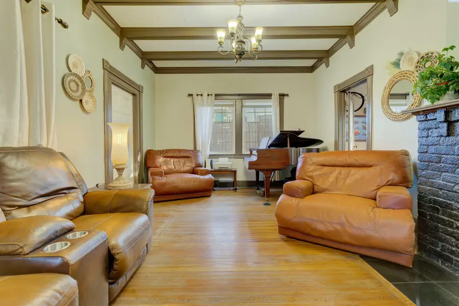 701 Crescent Ave, Sunnyside, WA 98944 - Image #3