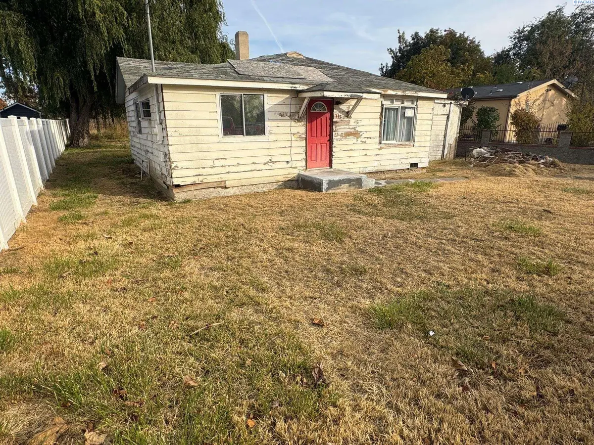 512 N 4th St, Sunnyside, WA 98944 - Image #1