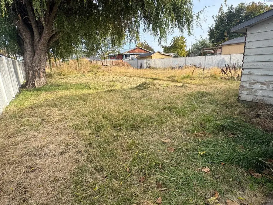 512 N 4th St, Sunnyside, WA 98944 - Image #2