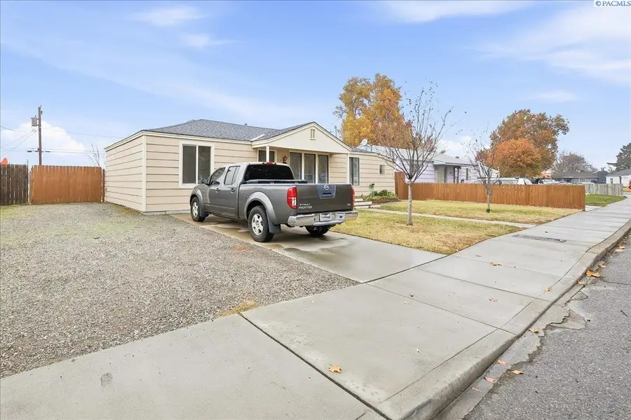 814 S Fruitland St, Kennewick, WA 99336 - Image #2