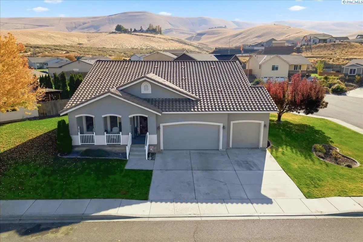203 SW Malibu Dr, Prosser, WA 99350 - Image #1