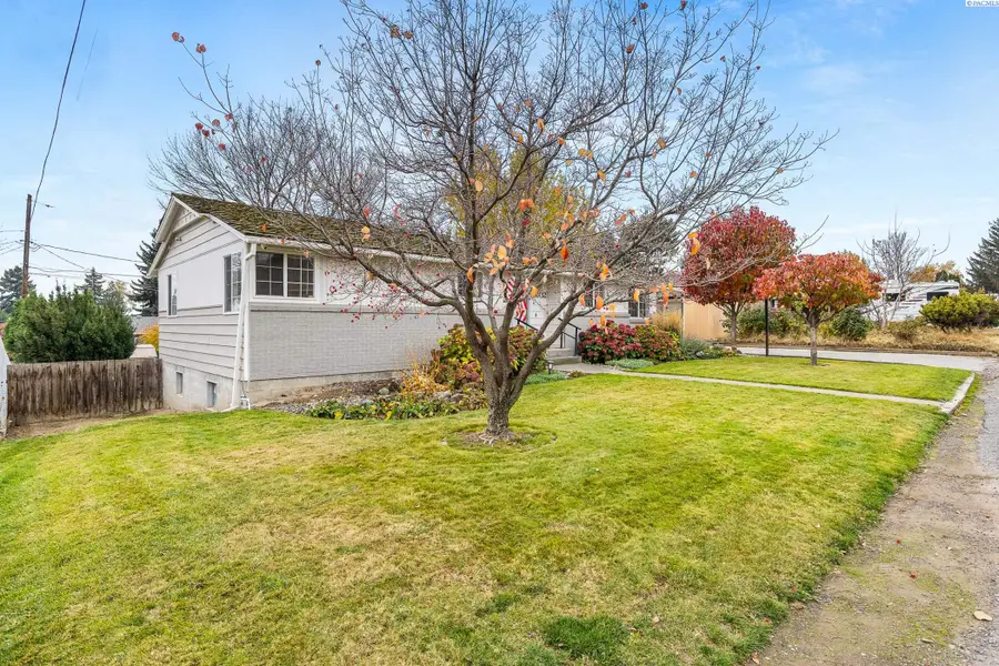 1002 King Street, Grandview, WA 98930 - Image #2