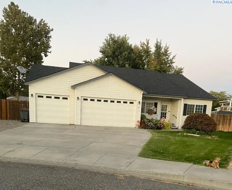 417 S Arthur Pl, Kennewick, WA 99336 - Image #1