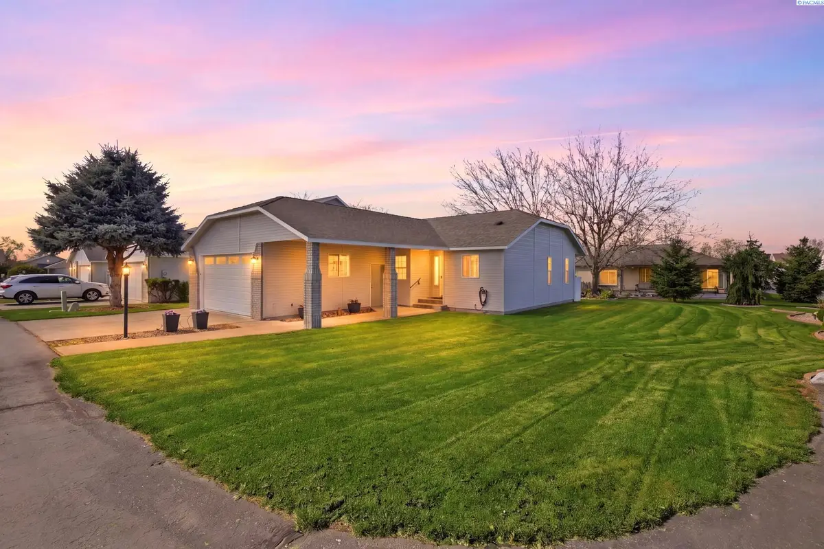 106 Tamarron Ln, Pasco, WA 99301-9999 - #1