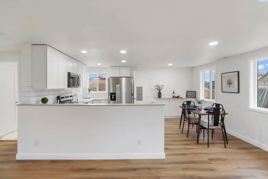 1915 Riverview Dr., Pasco, WA 99301 - Image #2