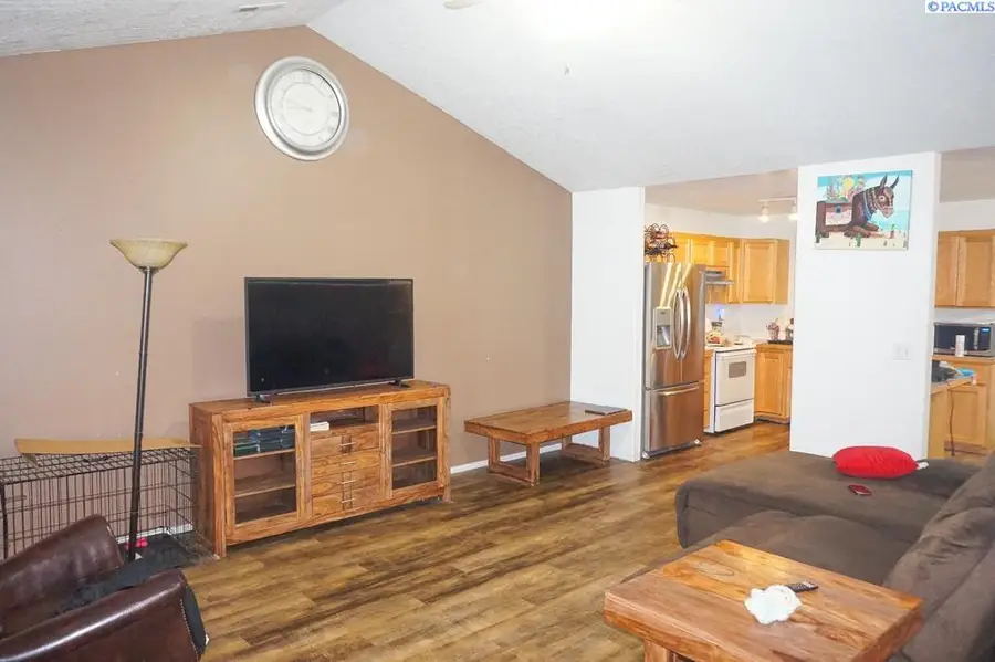 920 N Elm Ave, Pasco, WA 99301 - Image #2