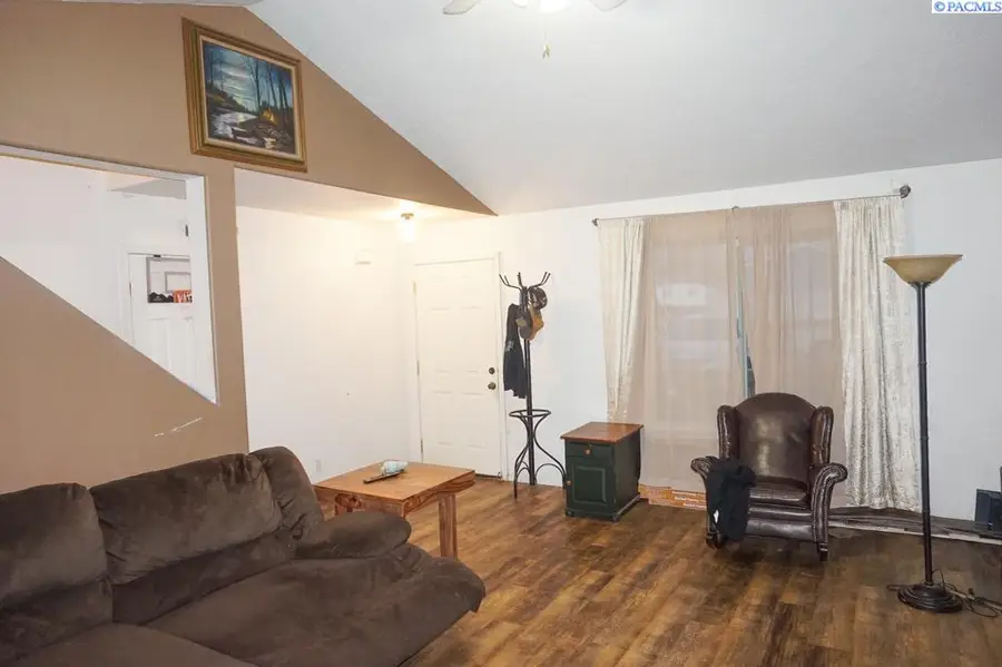 920 N Elm Ave, Pasco, WA 99301 - Image #3