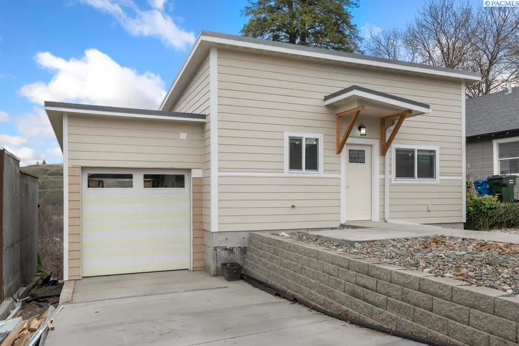 307 E Thorn St, Colfax, WA 99111 - Image #1