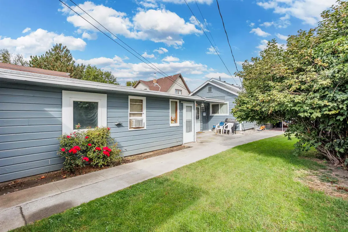 26 E 3rd Ave, Kennewick, WA 99337 - Image #1