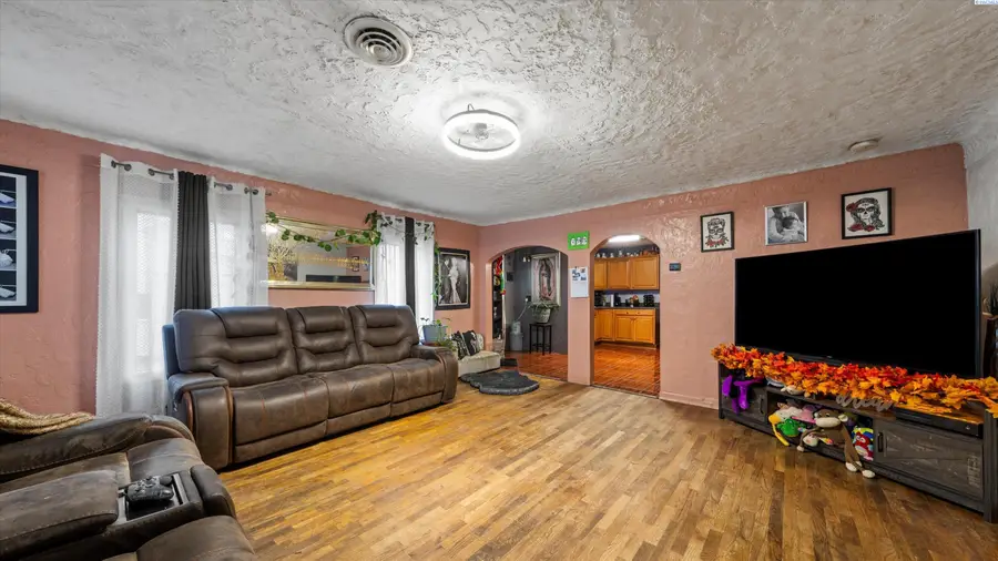 2021 W 4th Ave, Kennewick, WA 99336 - Image #2