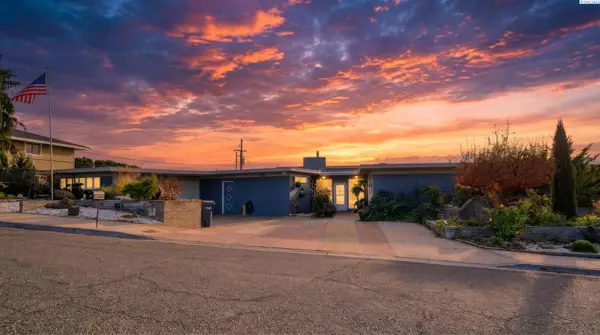 821 Skyline Dr, Sunnyside, WA 98944