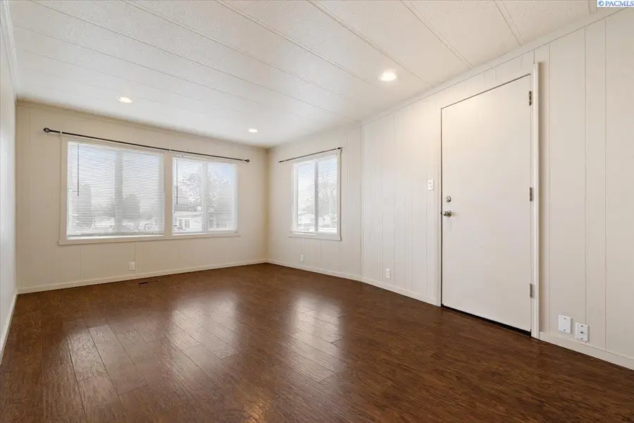 595 N 60th Ave, West Richland, WA 99353 - Image #3