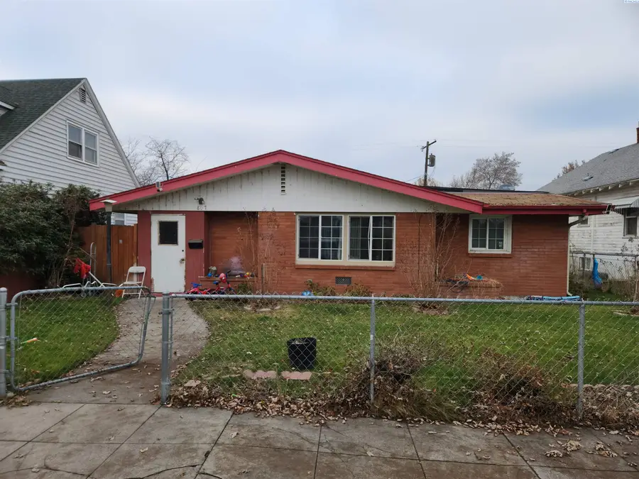 807 W Park St, Pasco, WA 99301 - Image #2