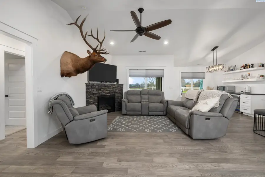 1315 E 19th Ave, Kennewick, WA 99337 - Image #3